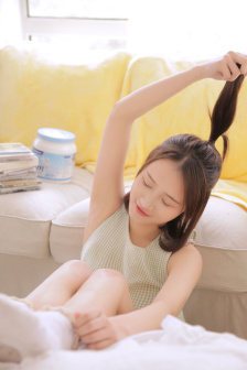 女人自己拔萝卜